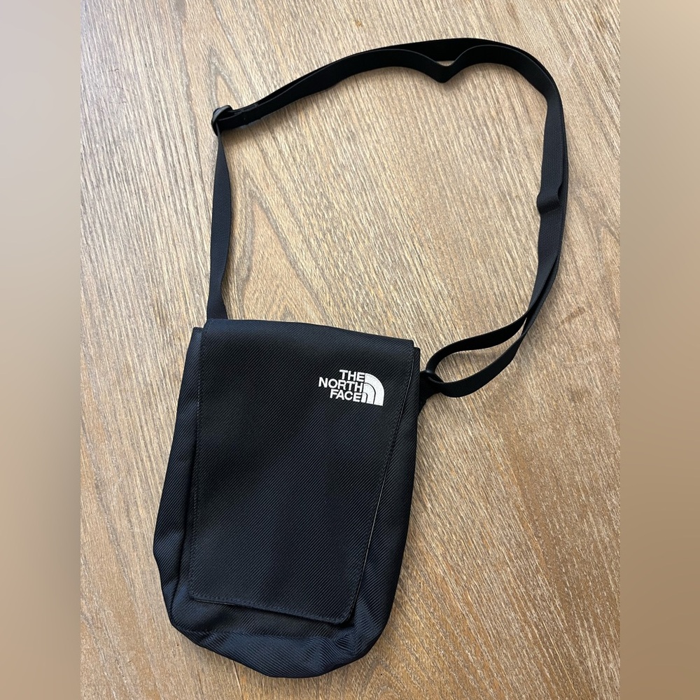 The North Face Crossbody Shoulder Bag, Black, Adjustable Strap, Unisex - Picture 2 of 10